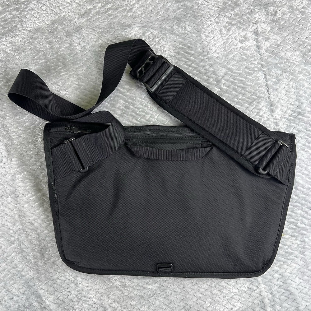 Timbuk2 Catapult Sling Bag Black Laptop Crossbody Commuter Travel OS - Picture 9 of 11